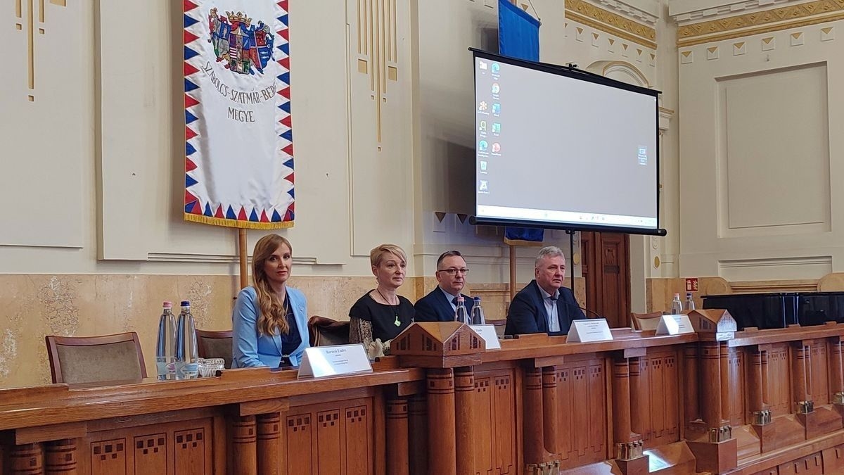 Siker a Versenyképes Járások Programban: kisbuszt vesznek a szabolcsi települések